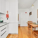 Host Wise - Lovely Shinny Flats With Balcony - Clerigos