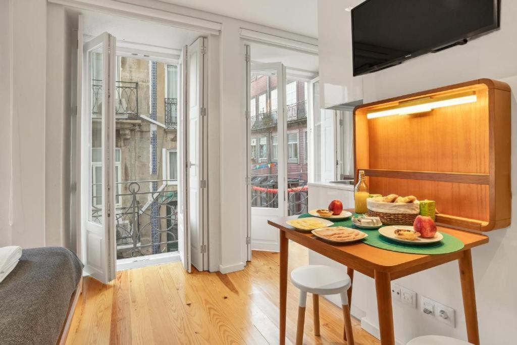 Host Wise - Lovely Shinny Flats With Balcony - Clerigos Oporto