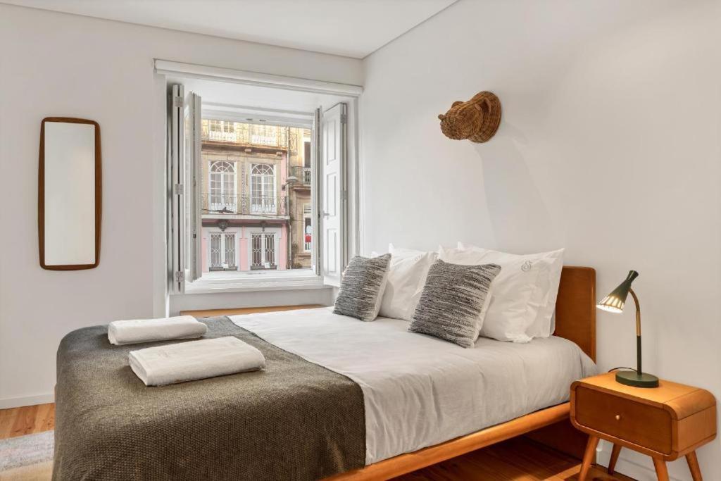 Host Wise - Lovely Shinny Flats With Balcony - Clerigos *