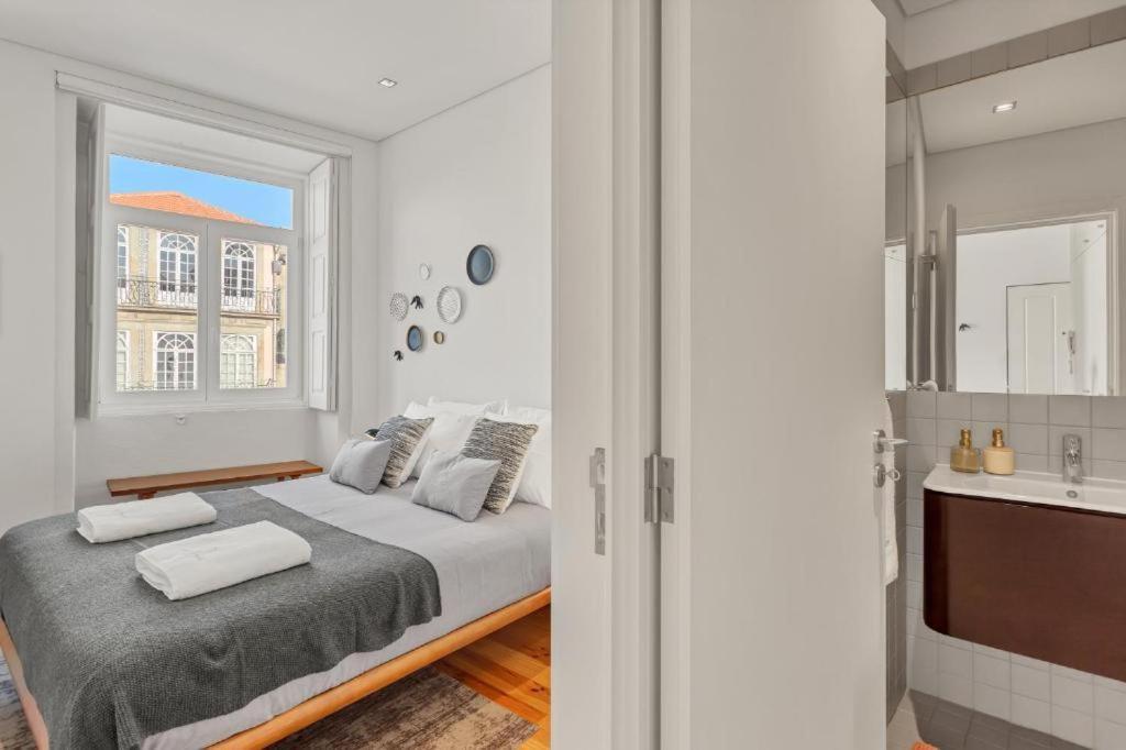 Host Wise - Lovely Shinny Flats With Balcony - Clerigos Appartement Oporto