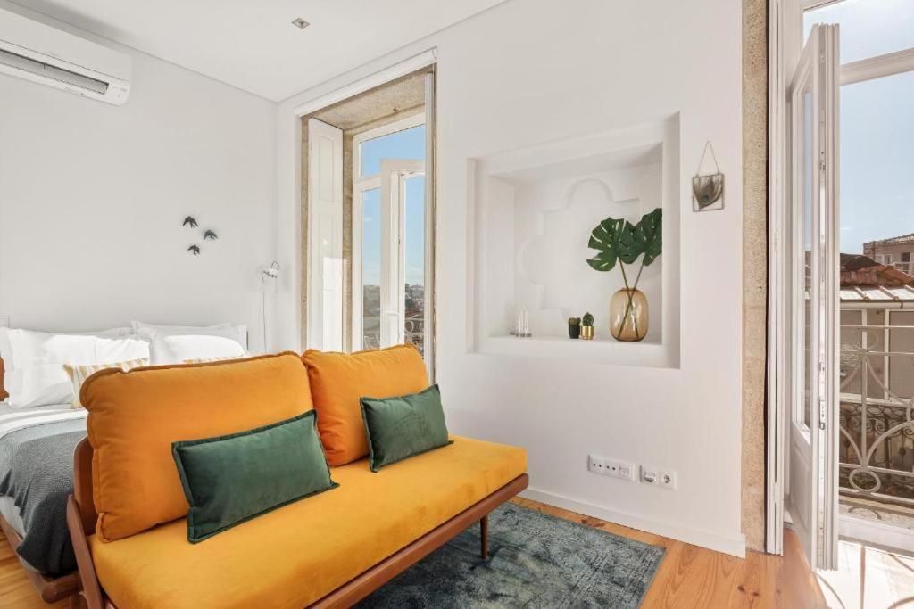 Host Wise - Lovely Shinny Flats With Balcony - Clerigos Oporto