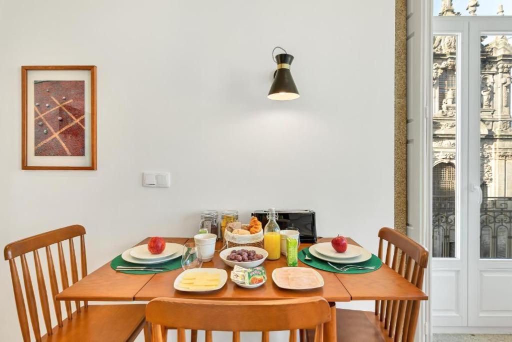 Host Wise - Lovely Shinny Flats With Balcony - Clerigos * Oporto