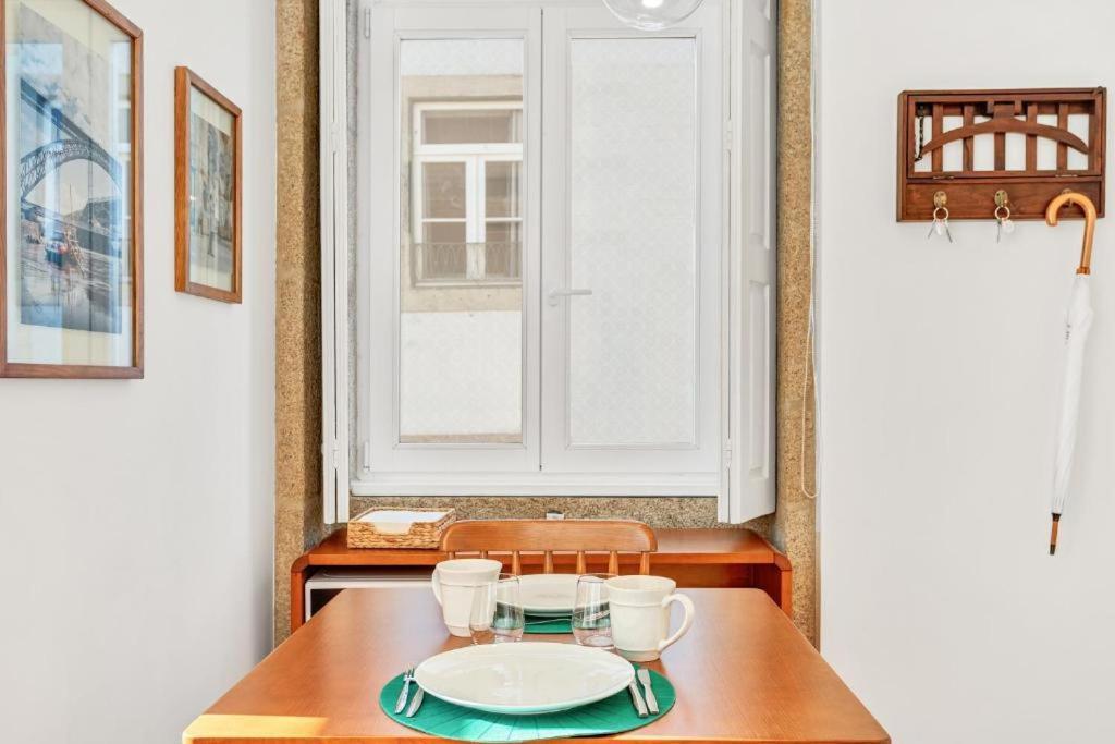 Host Wise - Lovely Shinny Flats With Balcony - Clerigos * Oporto