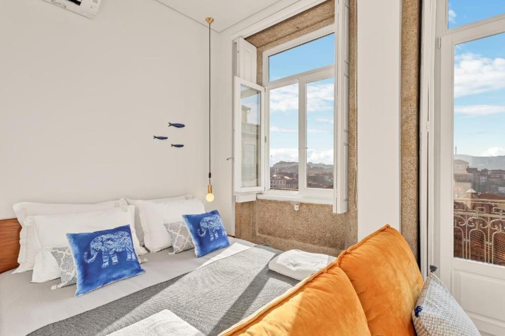 Host Wise - Lovely Shinny Flats With Balcony - Clerigos * Oporto