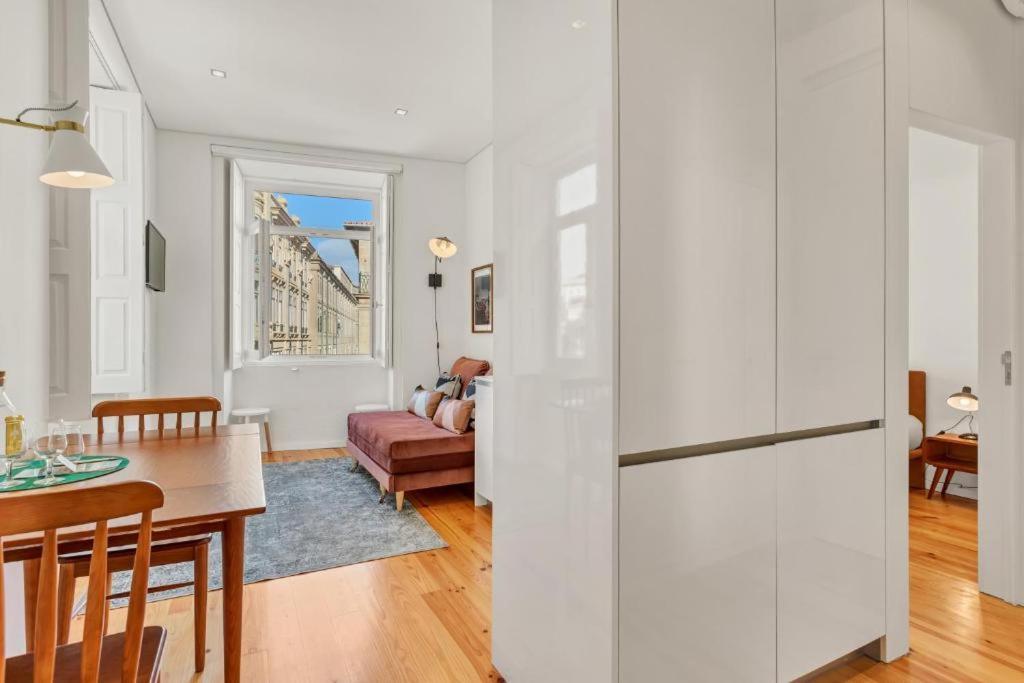 Host Wise - Lovely Shinny Flats With Balcony - Clerigos * Oporto